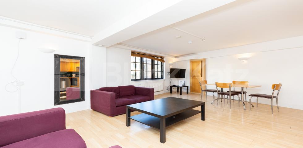 			NEW INSTRUCTION!, 2 Bedroom, 1 bath, 1 reception Flat			 Bakers Row, CLERKENWELL / FARRINGDON